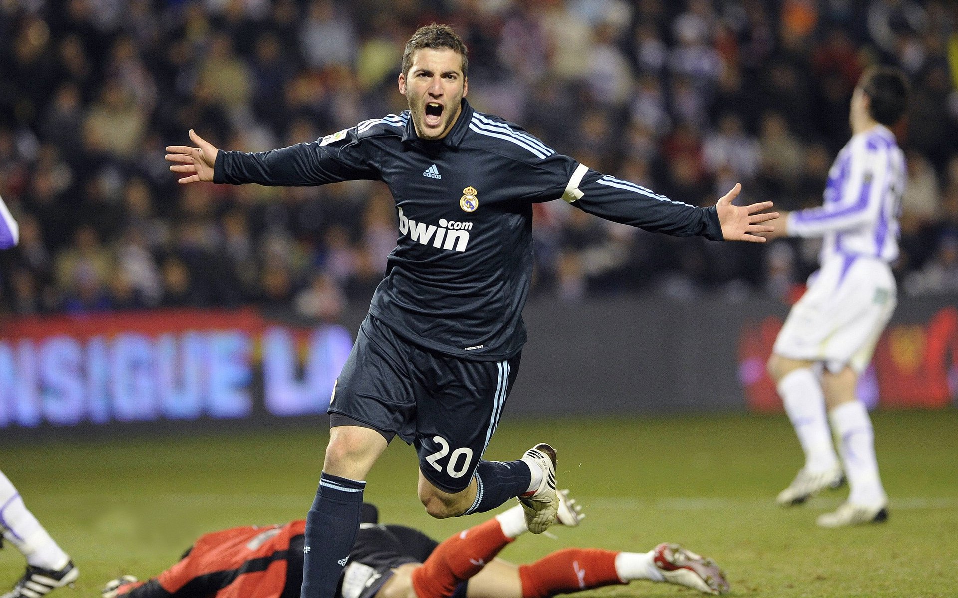 曼联锋线多点开花进攻端终于找到感觉,曼联支点中锋